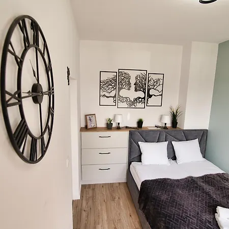 Just 5 By Housine Apartment Zator